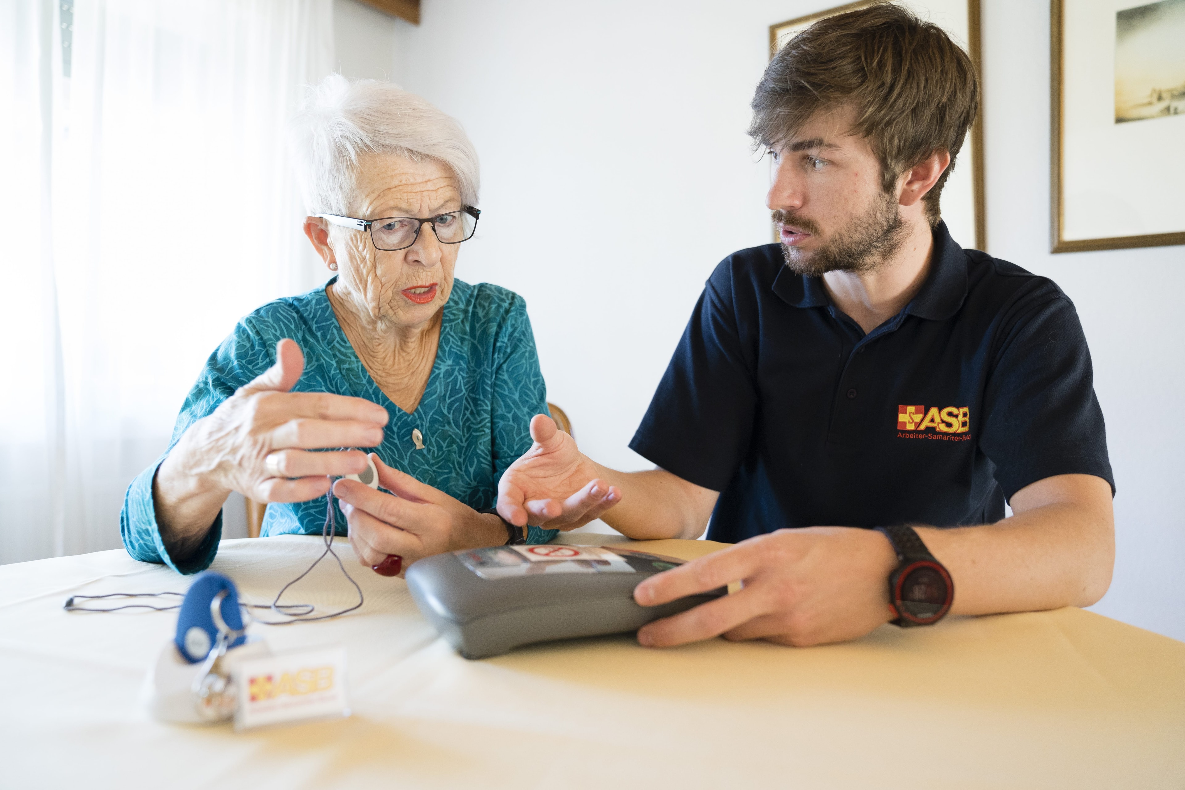 Wie funktioniert ein Hausnotruf in Gießen